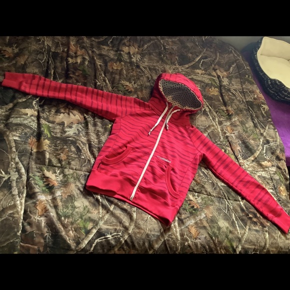 VOLCOM HOODIE! - Picture 2 of 5